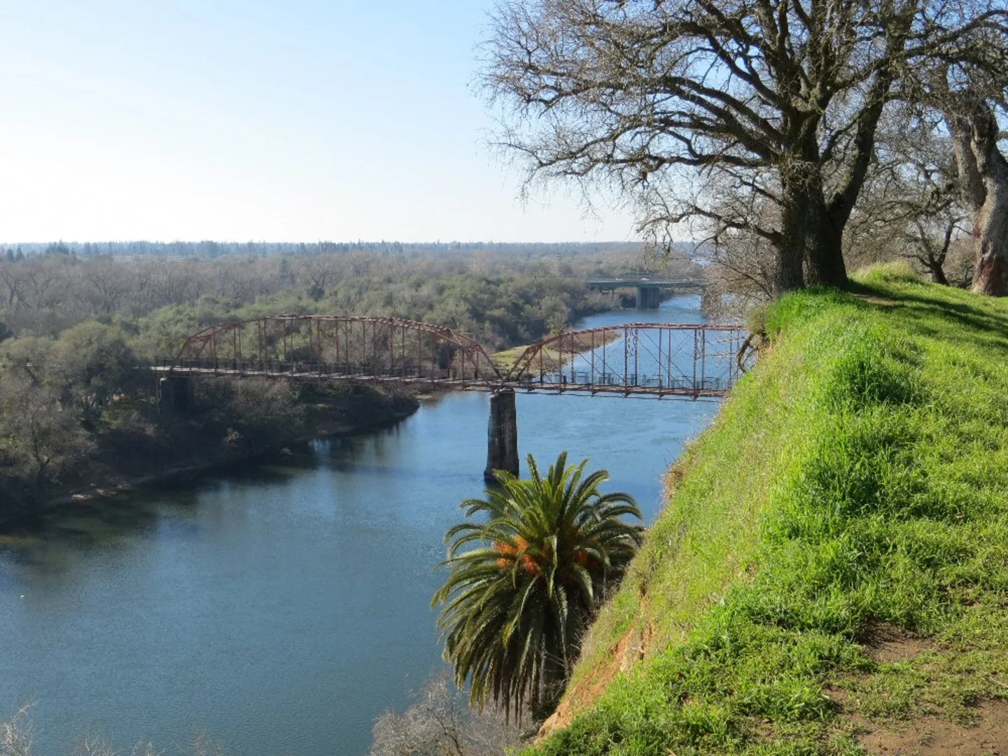 An image depicting the trail River Drive and its surrounding area.