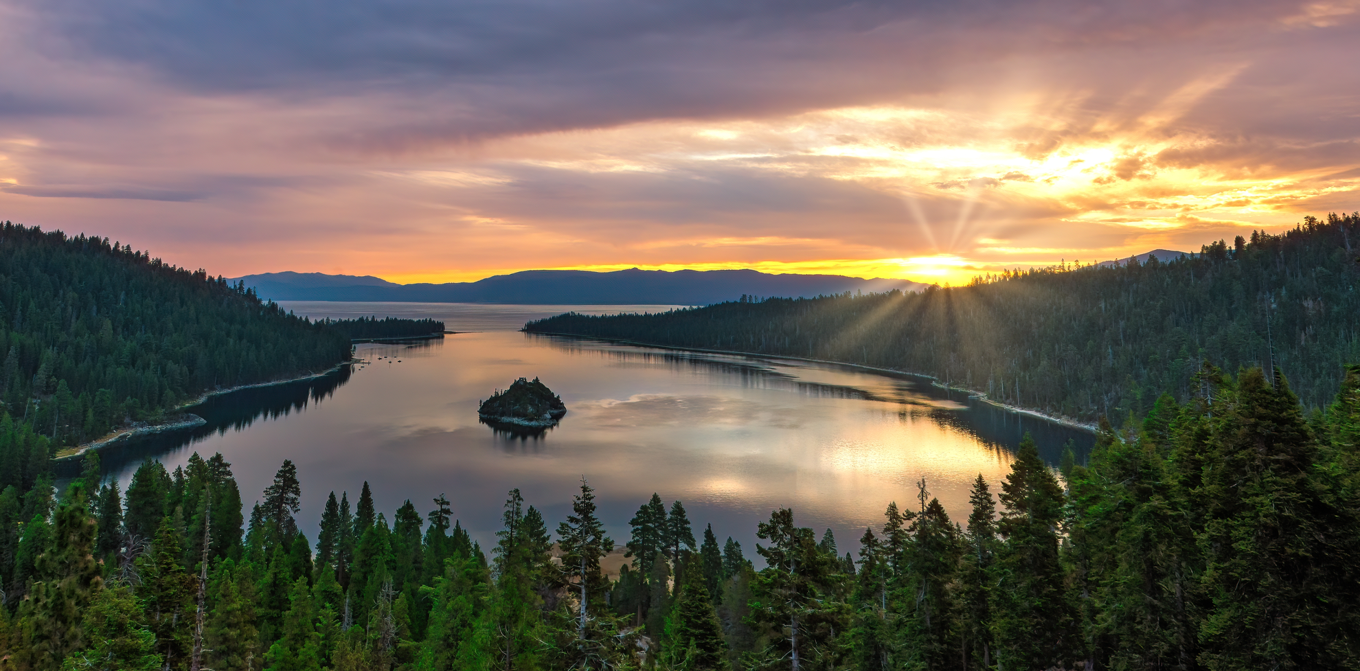 An image depicting the trail Rubicon Trail via Lighthouse Trail and its surrounding area.