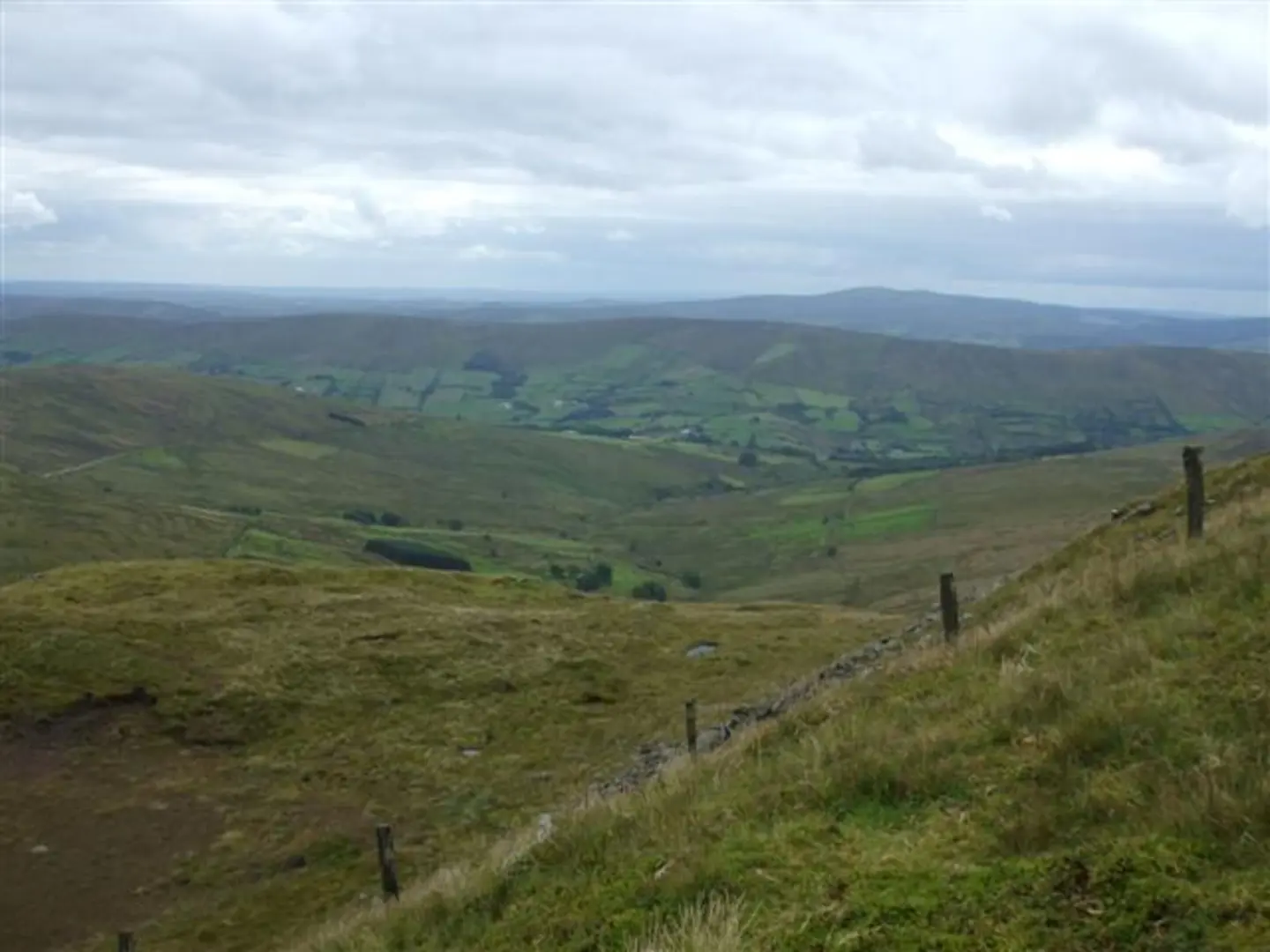 An image depicting the trail Mullaclogha to Mullaghcarbatagh Ridge Walk and its surrounding area.