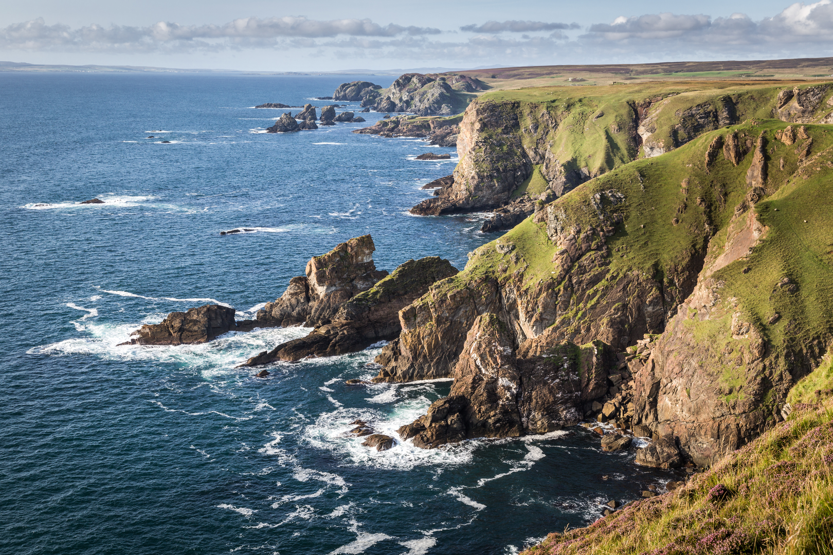 An image depicting the trail Mull of Oa and Beinn Mhor Loop via Dun Athad and its surrounding area.