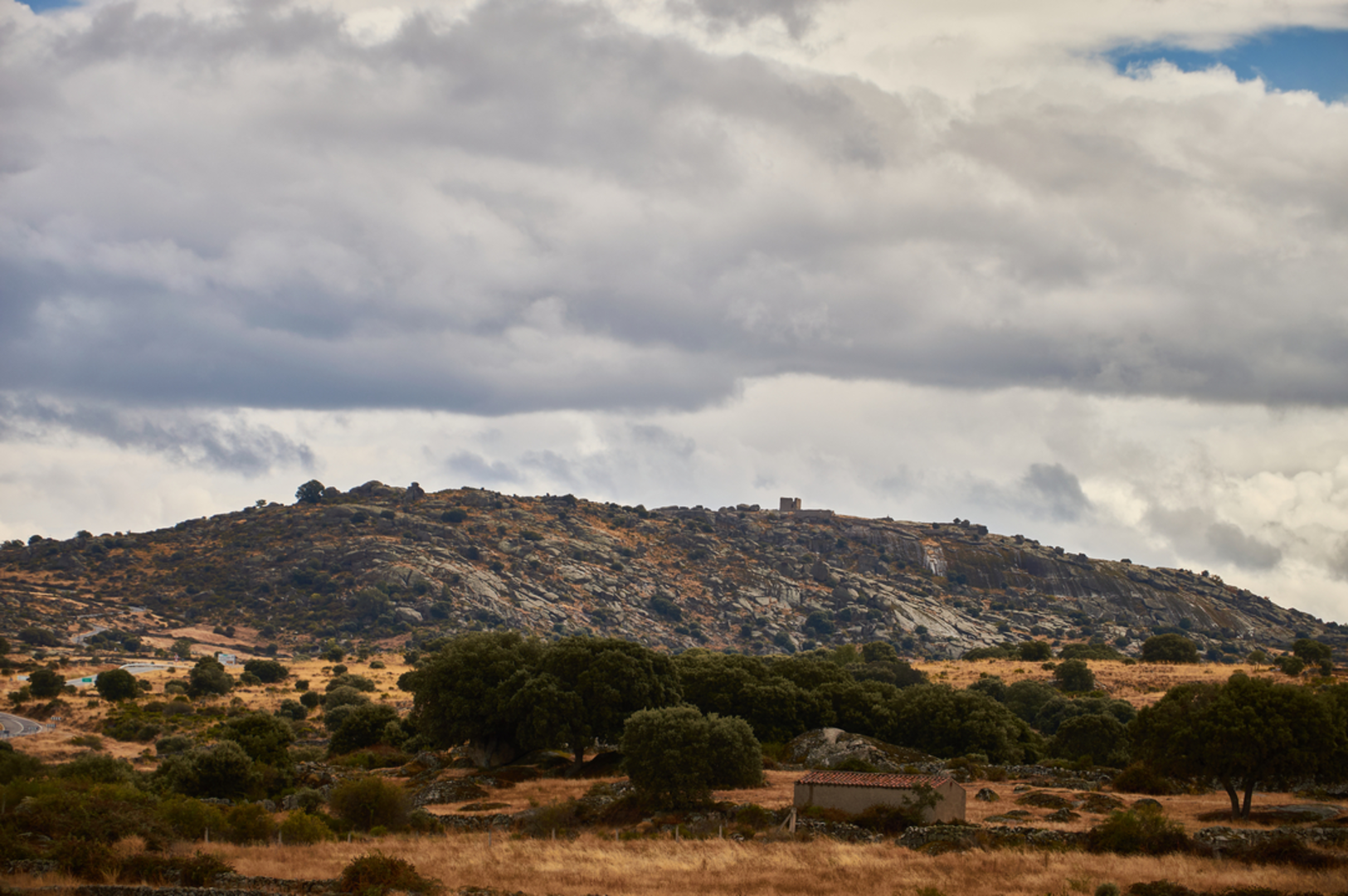 An image depicting the trail Route of the Esbaruzaderos SL AV 61 and its surrounding area.