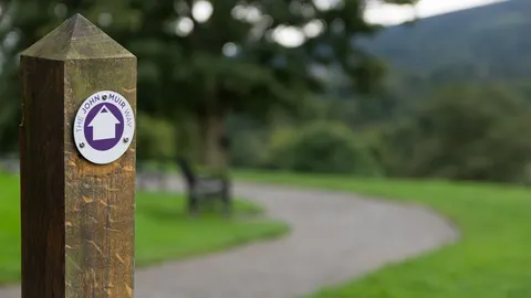 An image depicting the trail John Muir Way and its surrounding area.
