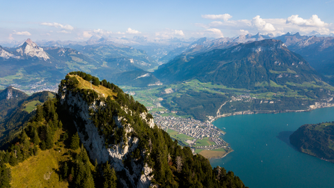 An image depicting the trail Brunnen - Rigi-Scheidegg - Schwyzer Valley & Summit Tour and its surrounding area.