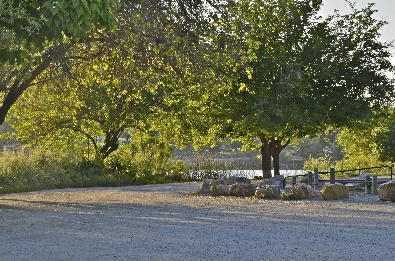 An image depicting the trail Atascadero Lake Loop and its surrounding area.
