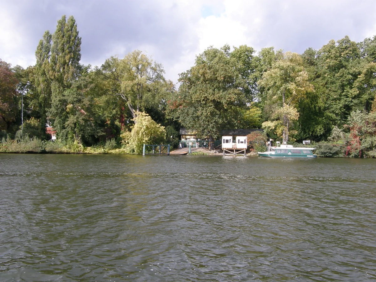 Großer Wannsee and Pfaueninsel via Wannseeweg and Noerdlicher Uferweg