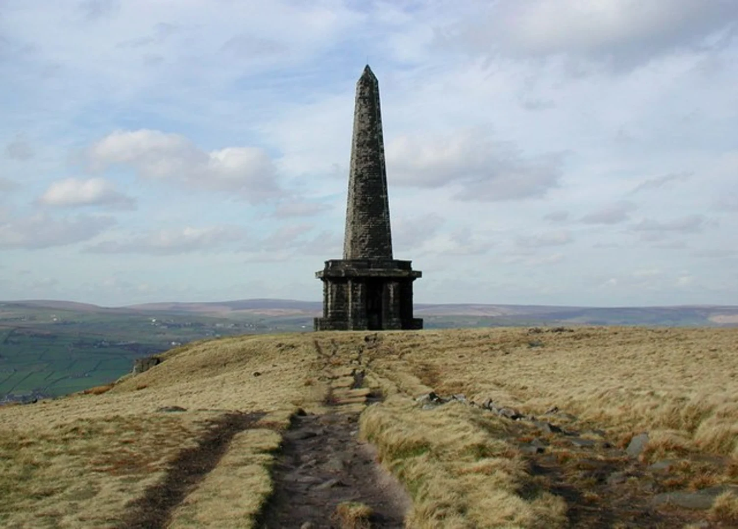 An image depicting the trail Gaddings Dam and Stoodley Pike Walk and its surrounding area.
