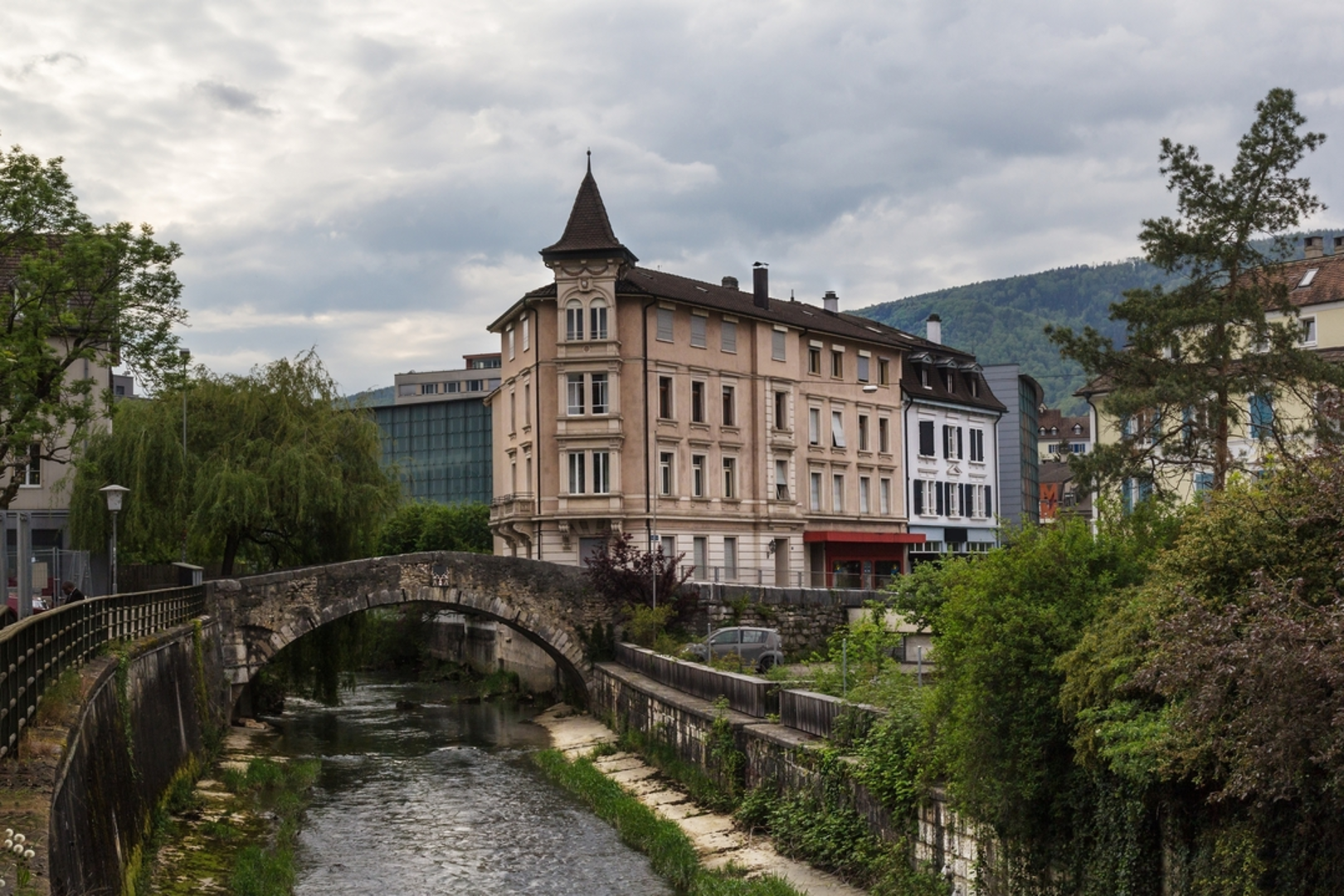 An image depicting the trail Delémont Castle and its surrounding area.