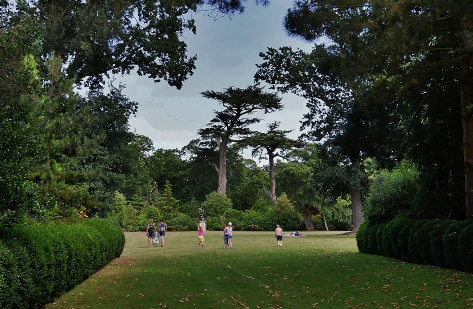 An image depicting the trail Painshill Park Loop and its surrounding area.