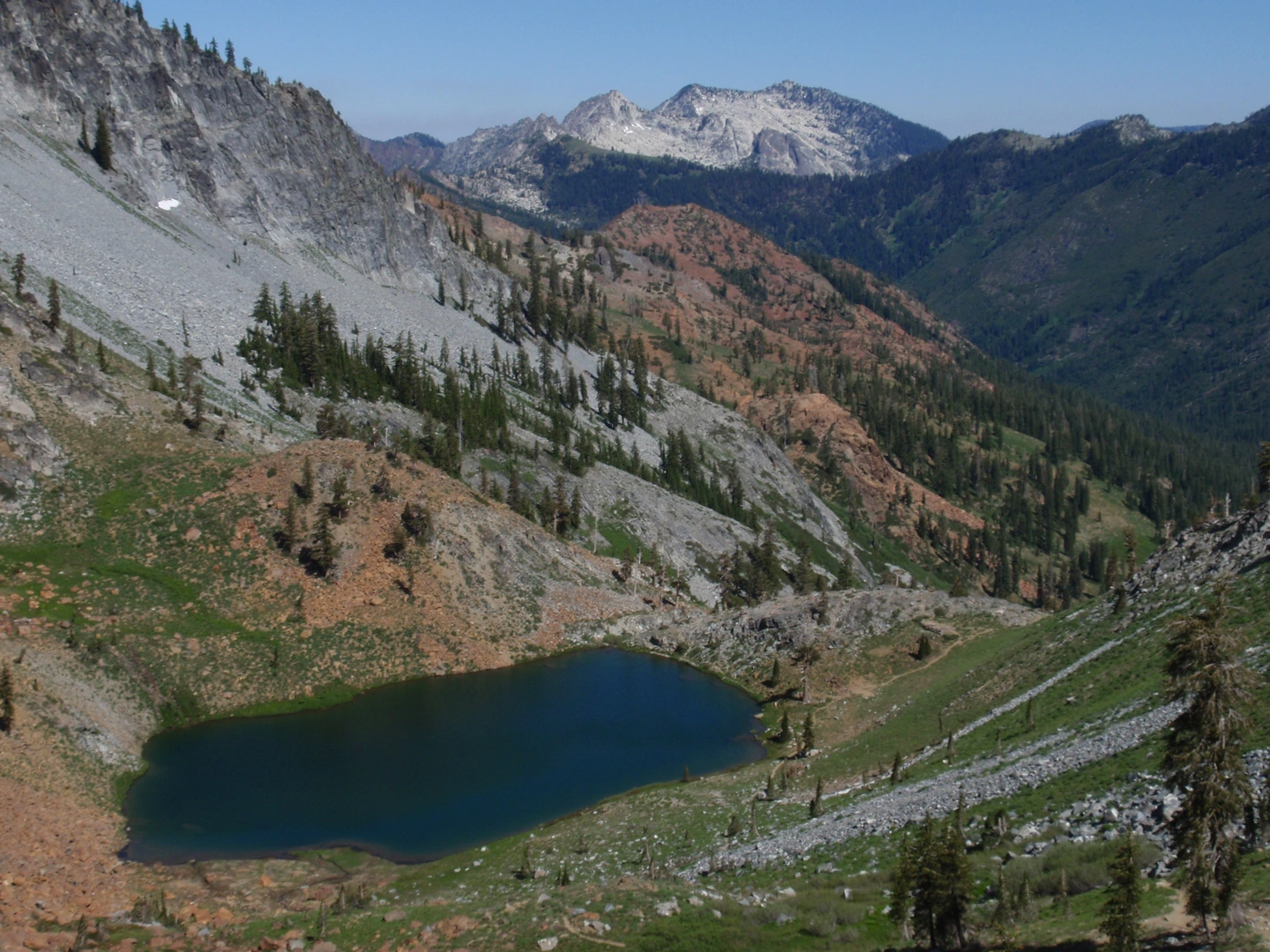 An image depicting the trail Deer Lake via Stoney Ridge Trail and its surrounding area.