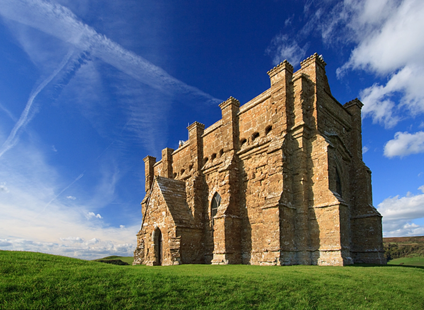 An image depicting the trail Abbotsbury to Portesham Loop and its surrounding area.