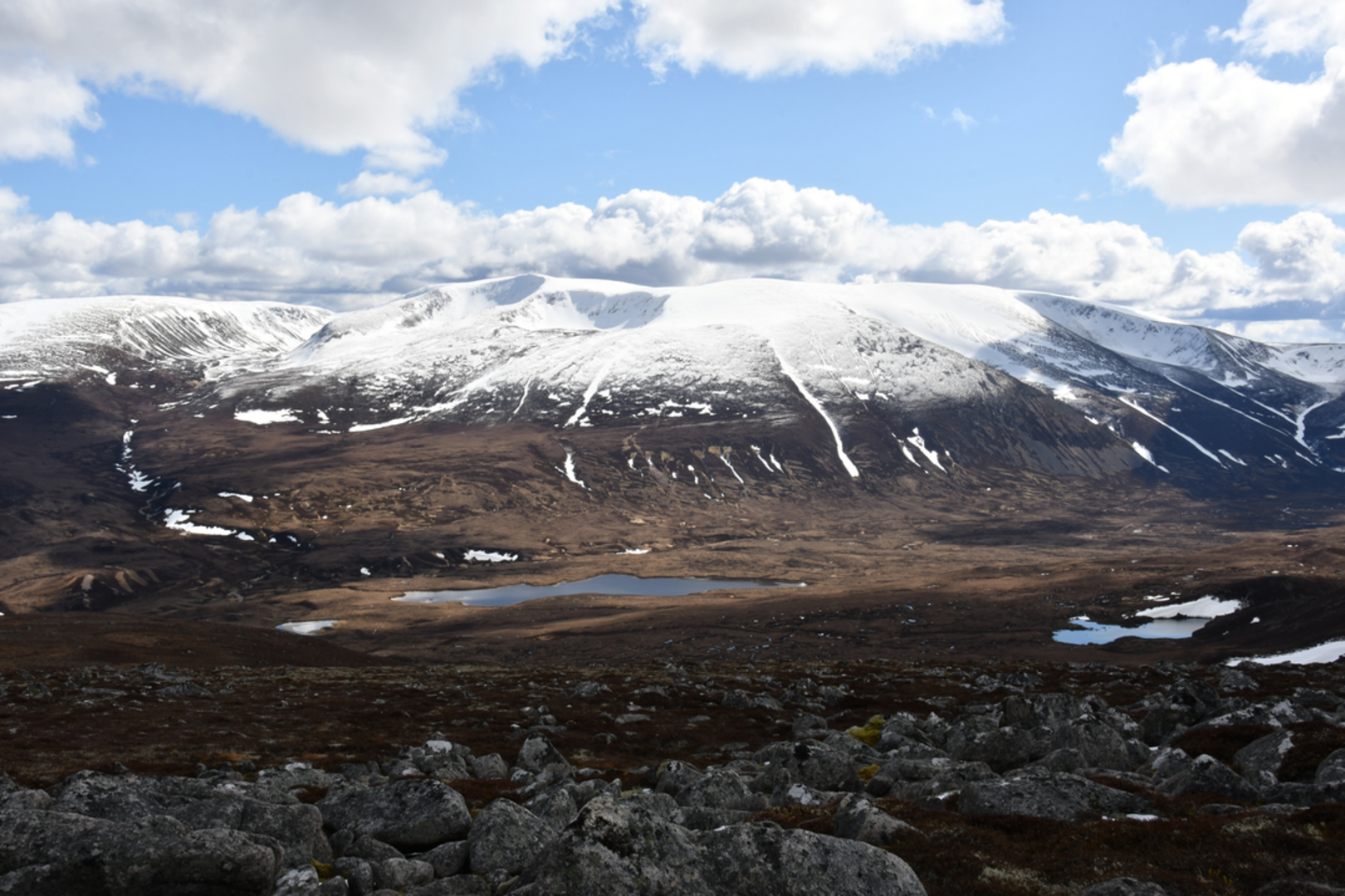 An image depicting the trail Braeriach via Gleann Eanaich and its surrounding area.