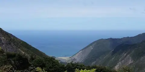 An image depicting the trail Mt Matthews and its surrounding area.