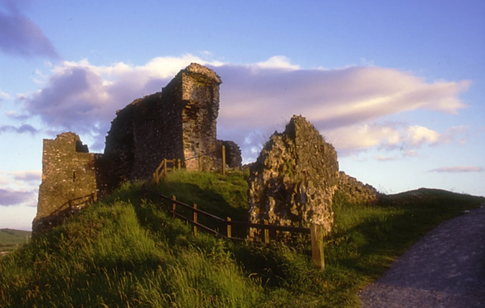 An image depicting the trail Kendal Castle and Castle Hill Loop and its surrounding area.