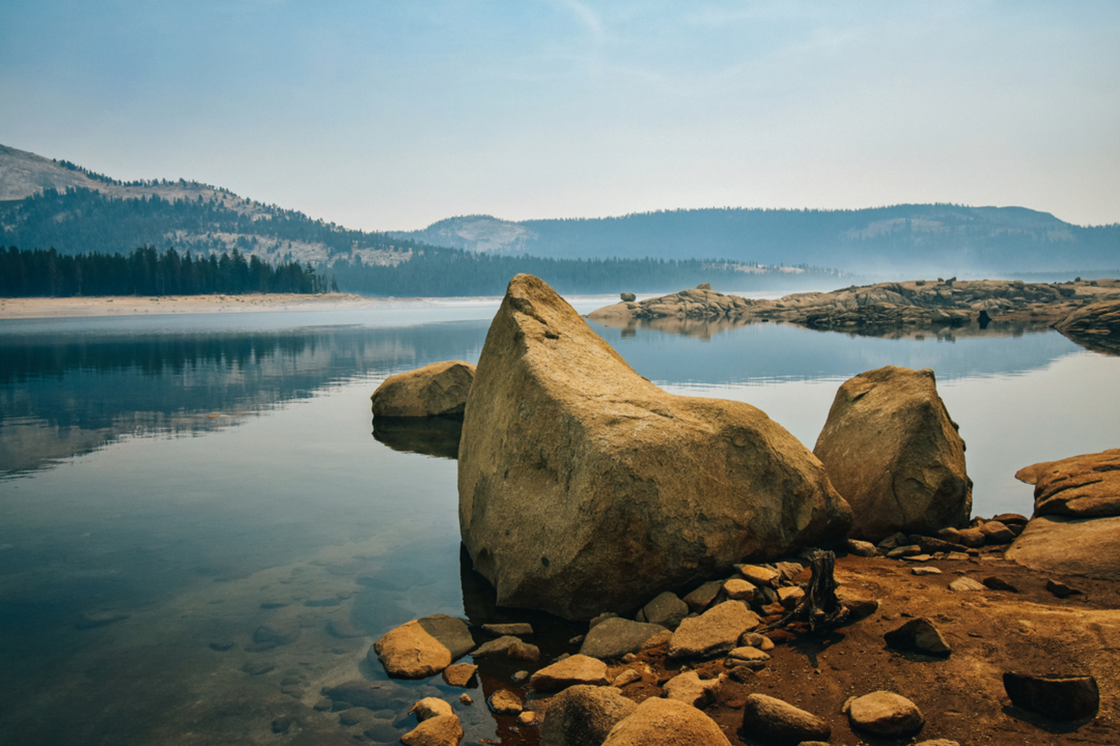 An image depicting the trail Cliff Lake, Rock Lake and Little Lake via Dinkey Lakes Trail and its surrounding area.