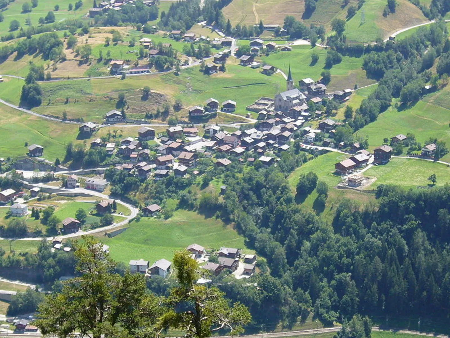 An image depicting the trail Binn Valley Trail and its surrounding area.
