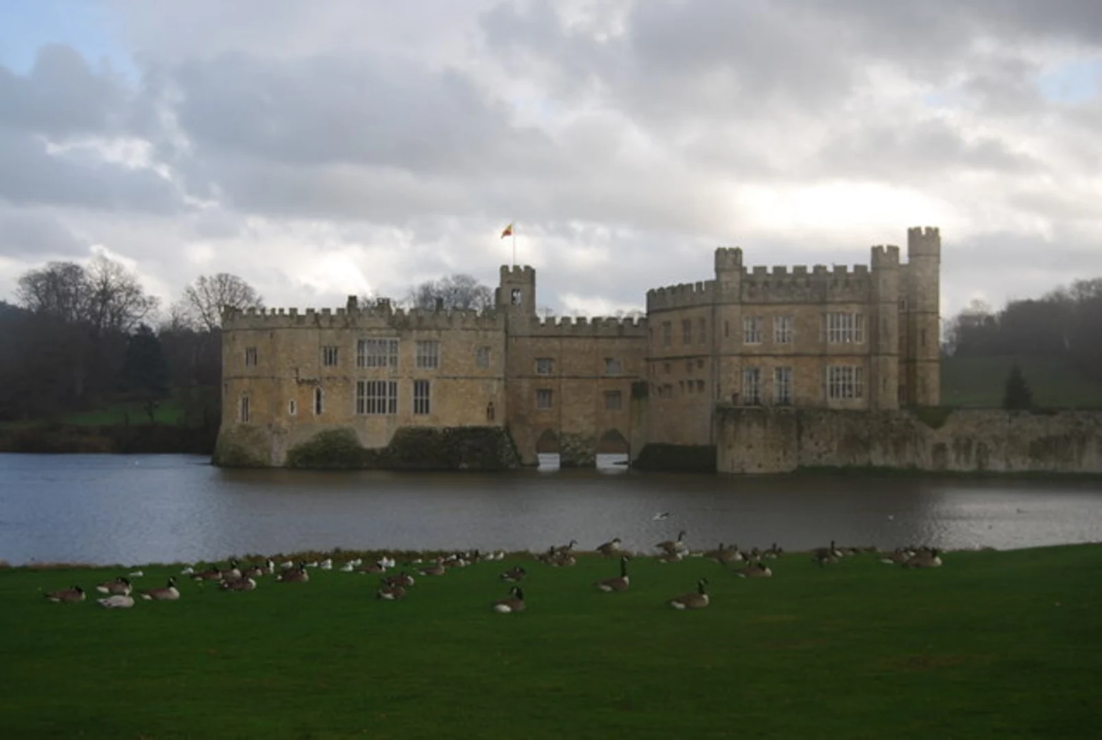 An image depicting the trail Leeds Castle Maidstone and its surrounding area.