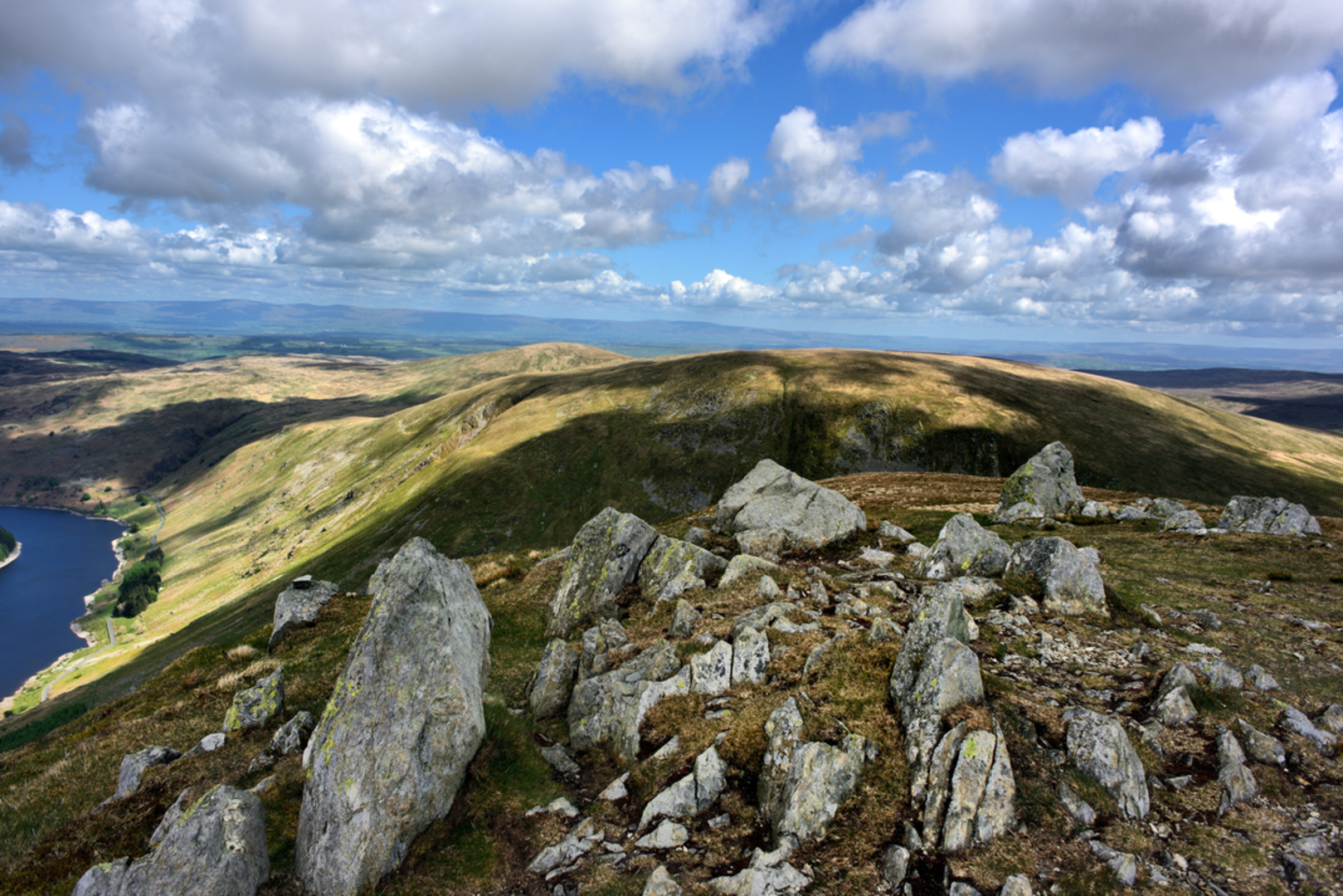 An image depicting the trail Selside Pike and its surrounding area.