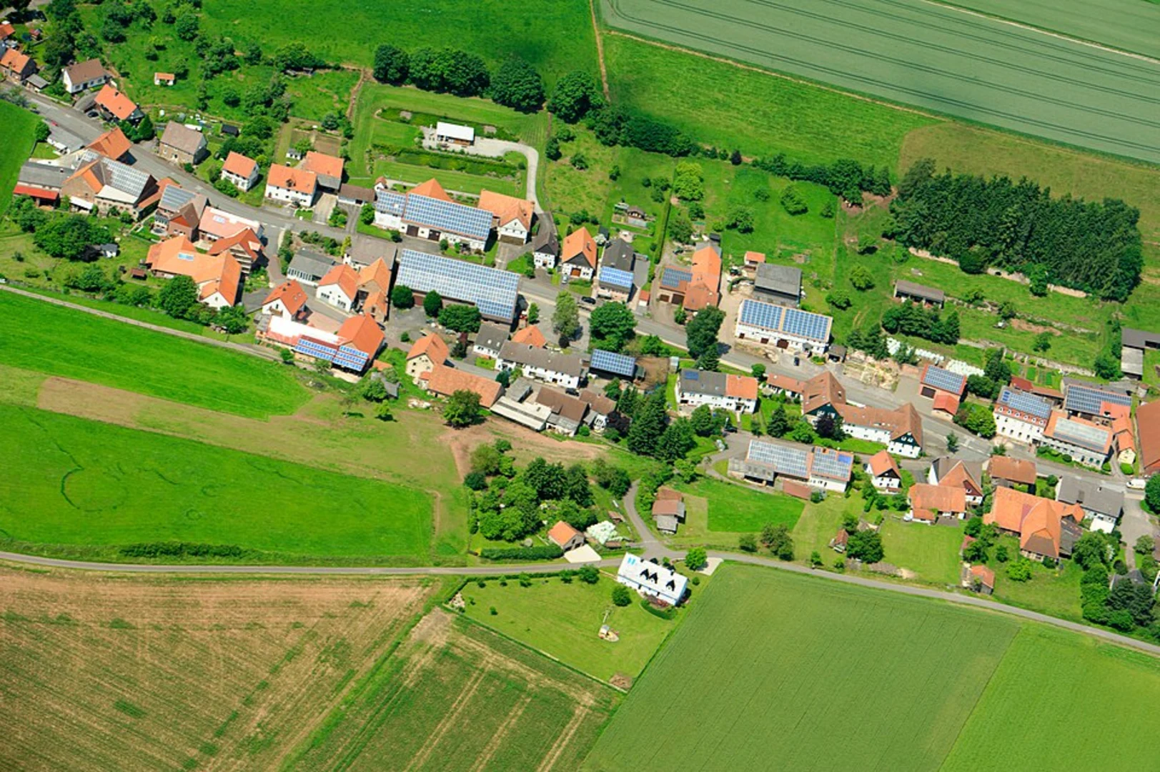 An image depicting the trail Uttewalder Grund, Heringshöhle and Kohlgrund Loop and its surrounding area.