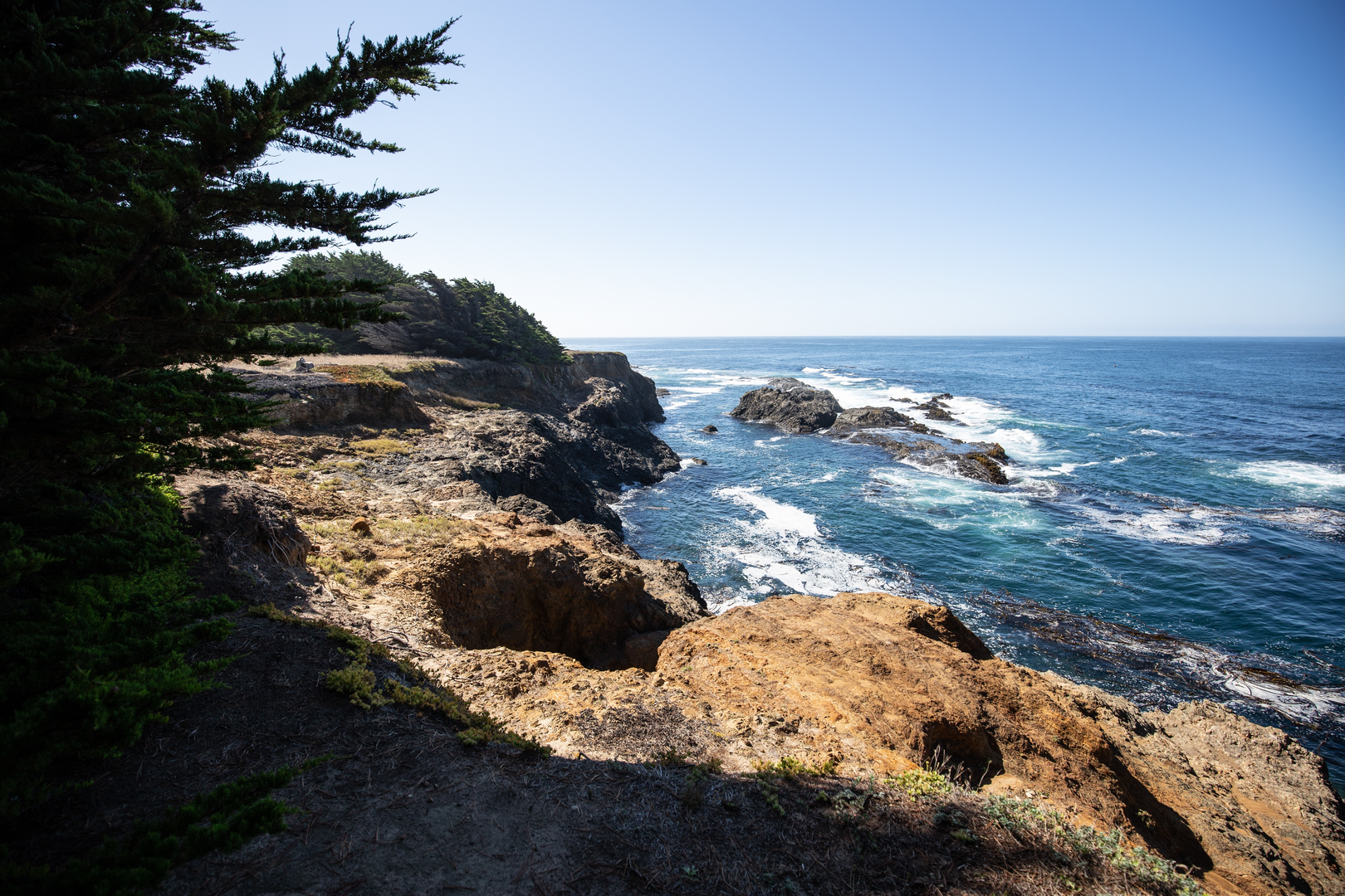 An image depicting the trail Van Damme Beach and its surrounding area.
