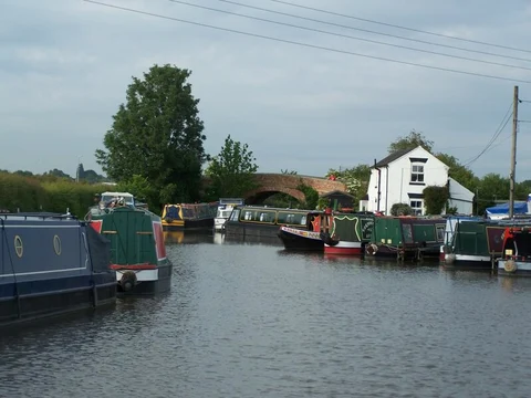 Trent and Mersey Canal Walk from Hippo Wood