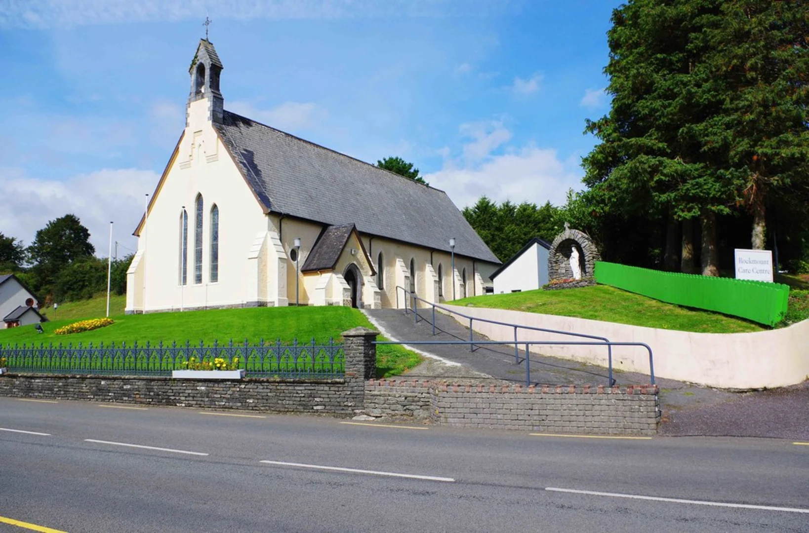 An image depicting the trail Kilgarvan Village Loop and its surrounding area.