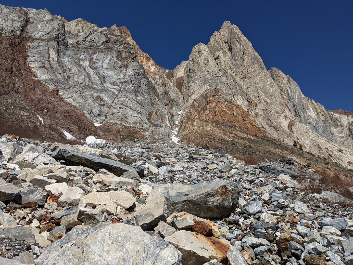 An image depicting the trail Laurel Mountain from Sherwin Creek Road and its surrounding area.