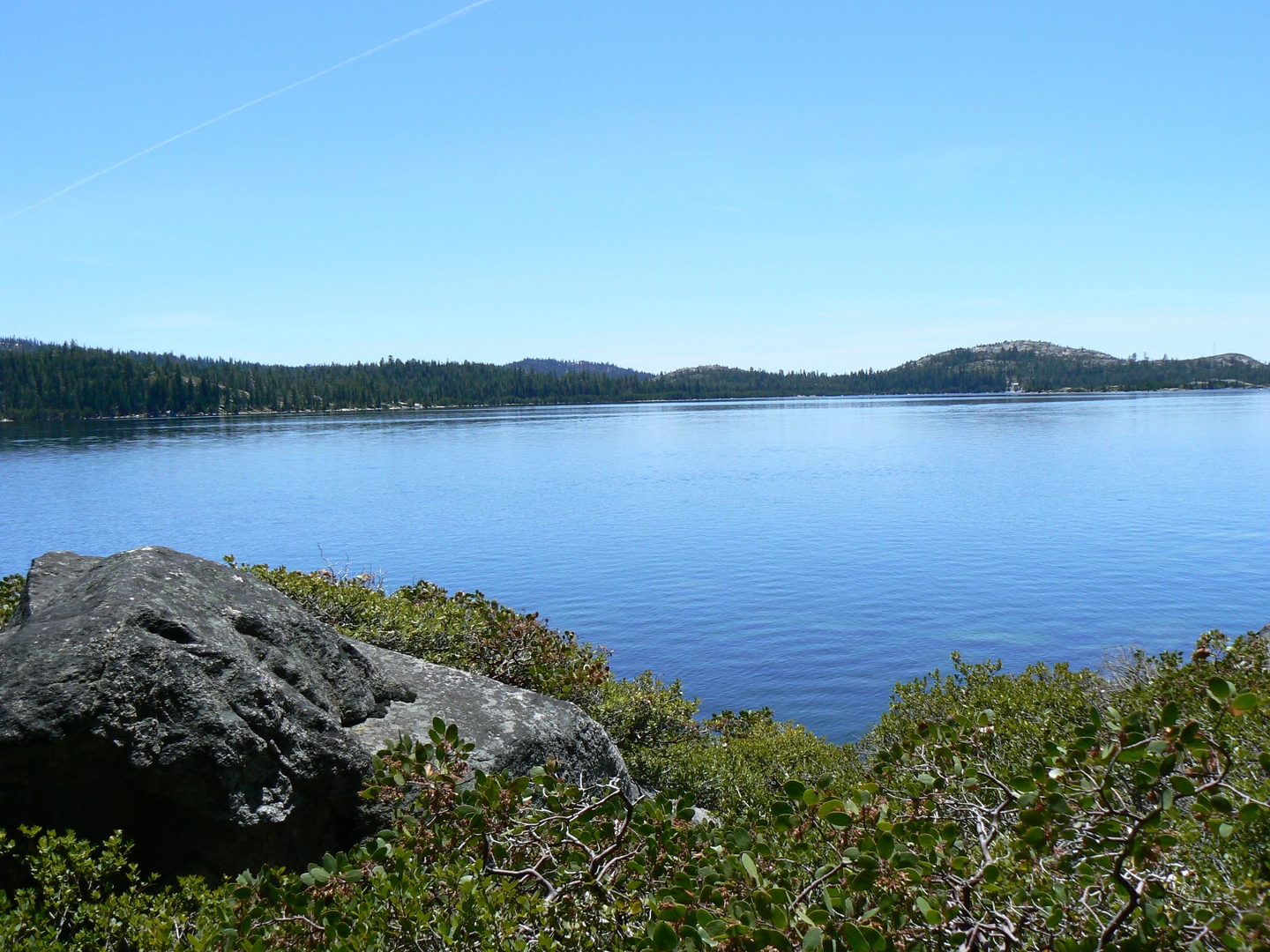 An image depicting the trail Spider Lake via Rubicon Trail and its surrounding area.