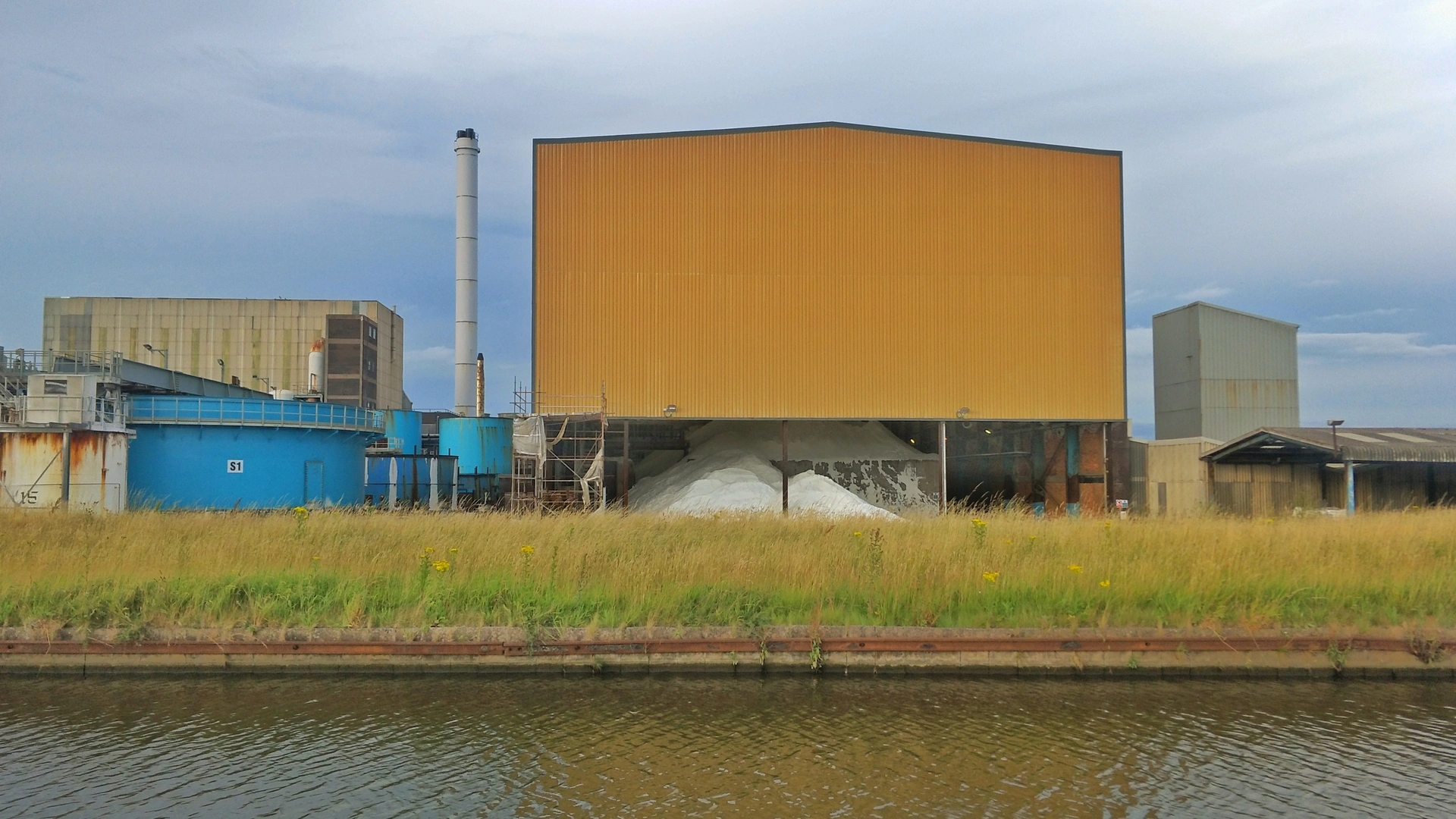 An image depicting the trail Walk along Shropshire Union Canal Middlewich Branch and its surrounding area.