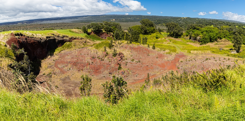 An image depicting the trail Kahuku Puu O Lokuana Trail and its surrounding area.