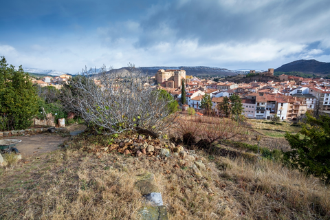 An image depicting the trail Mora de Rubielos - Las Minas Camp PR TE 32 and its surrounding area.