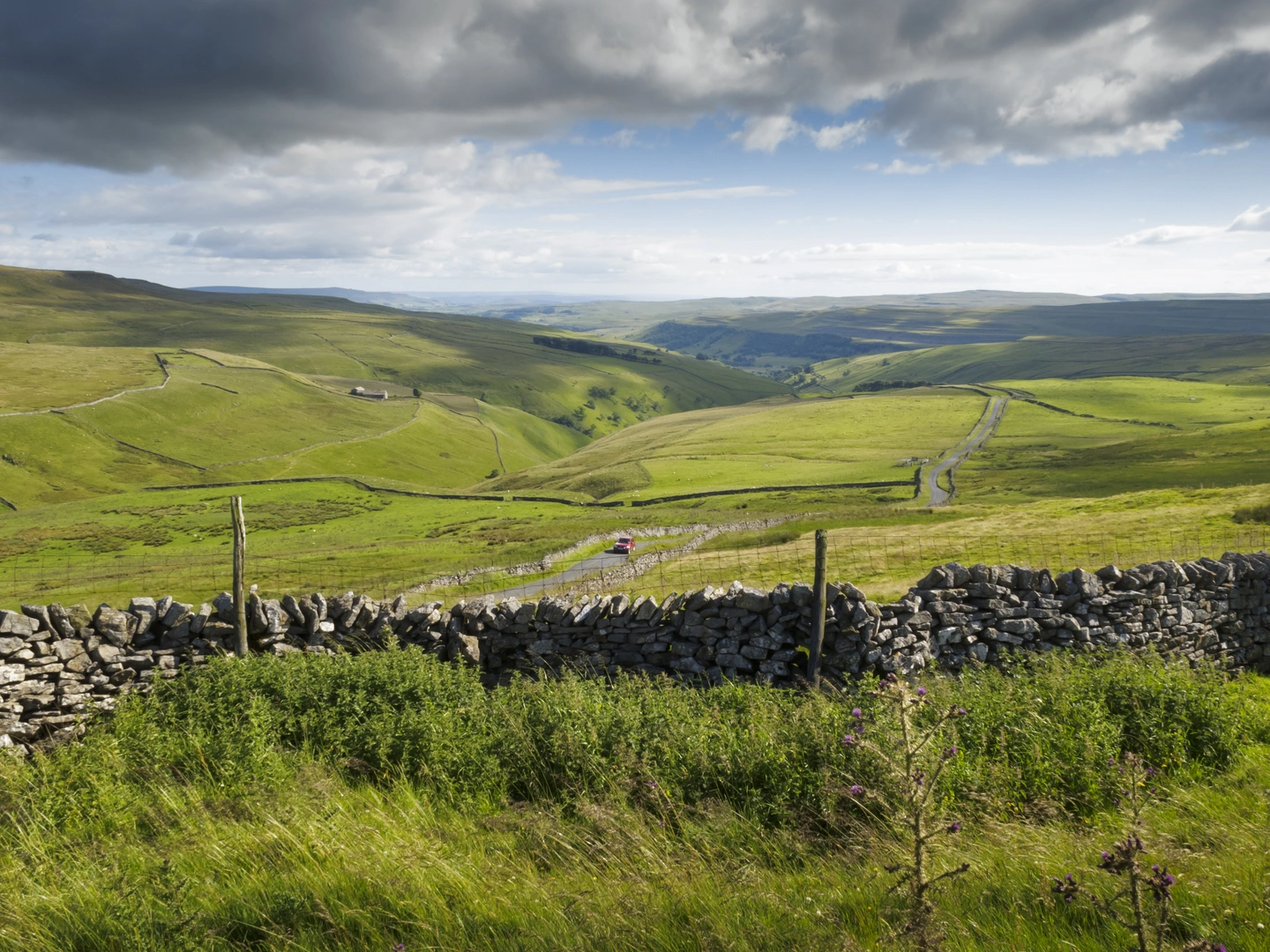 An image depicting the trail Walden Round via Dales Way and its surrounding area.