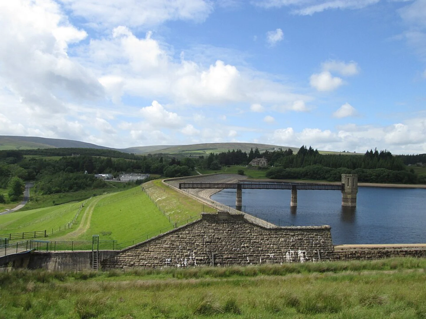An image depicting the trail Stocks Reservoir and Easington Park Loop and its surrounding area.