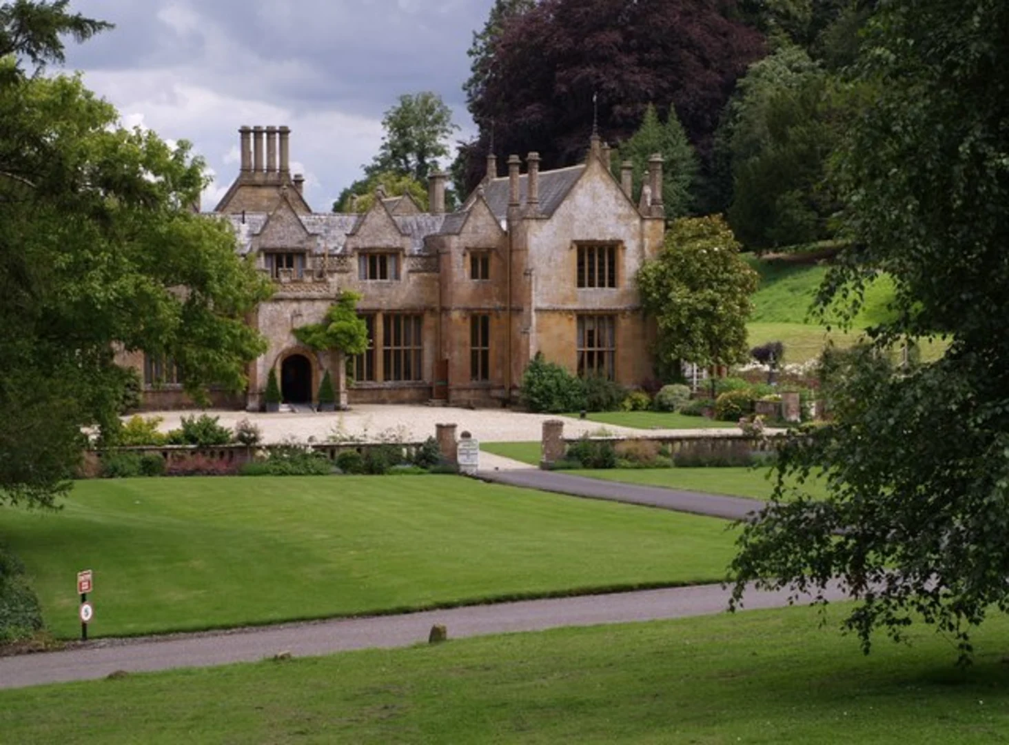 An image depicting the trail Dillington House Walk and its surrounding area.