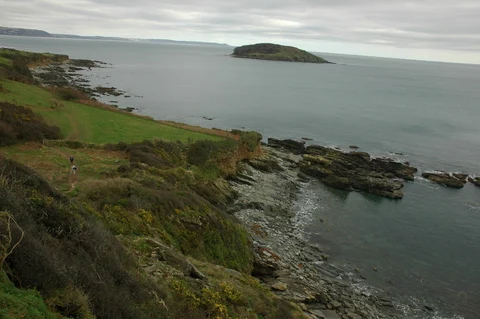 An image depicting the trail Looe to Polperro Walk and its surrounding area.