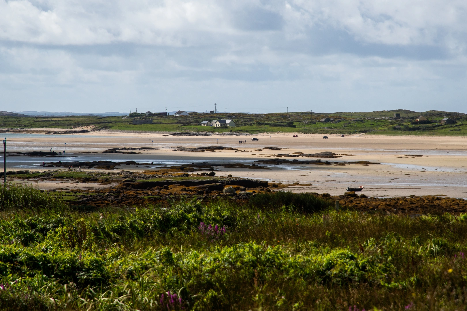 An image depicting the trail Omey Island Looped Walk and its surrounding area.