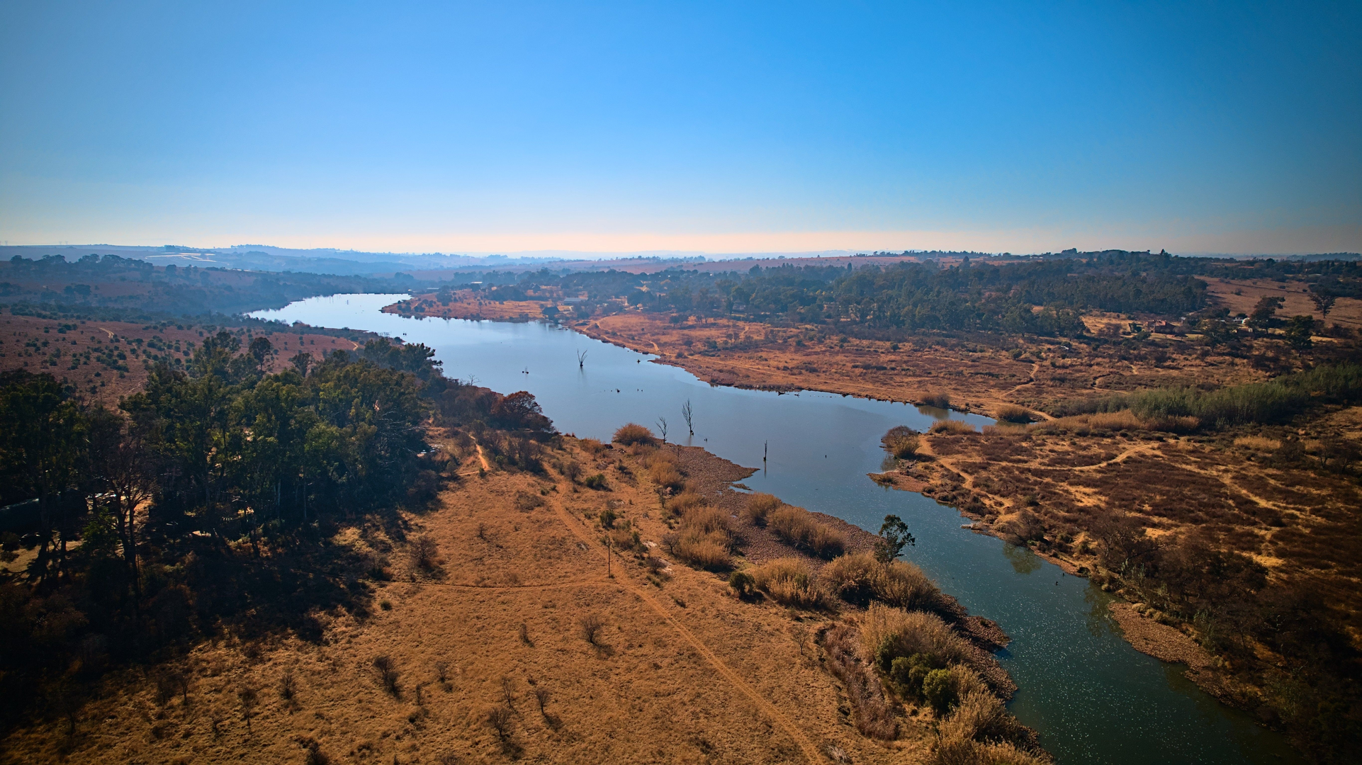 An image depicting the trail Lake Del Valle Overlook Loop from Del Valle Road and its surrounding area.