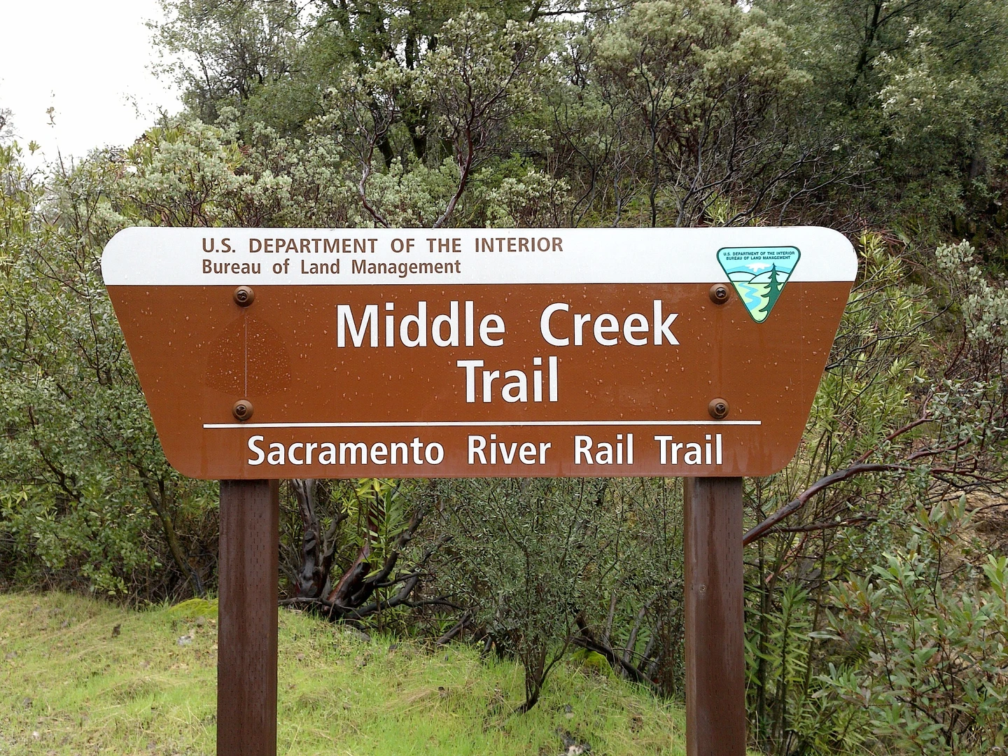 An image depicting the trail Middle Creek Trail and its surrounding area.