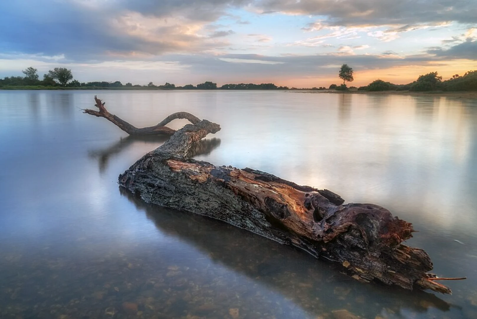 An image depicting the trail Andrew's Mare Lake, Lucas Castle and Stag Park and its surrounding area.
