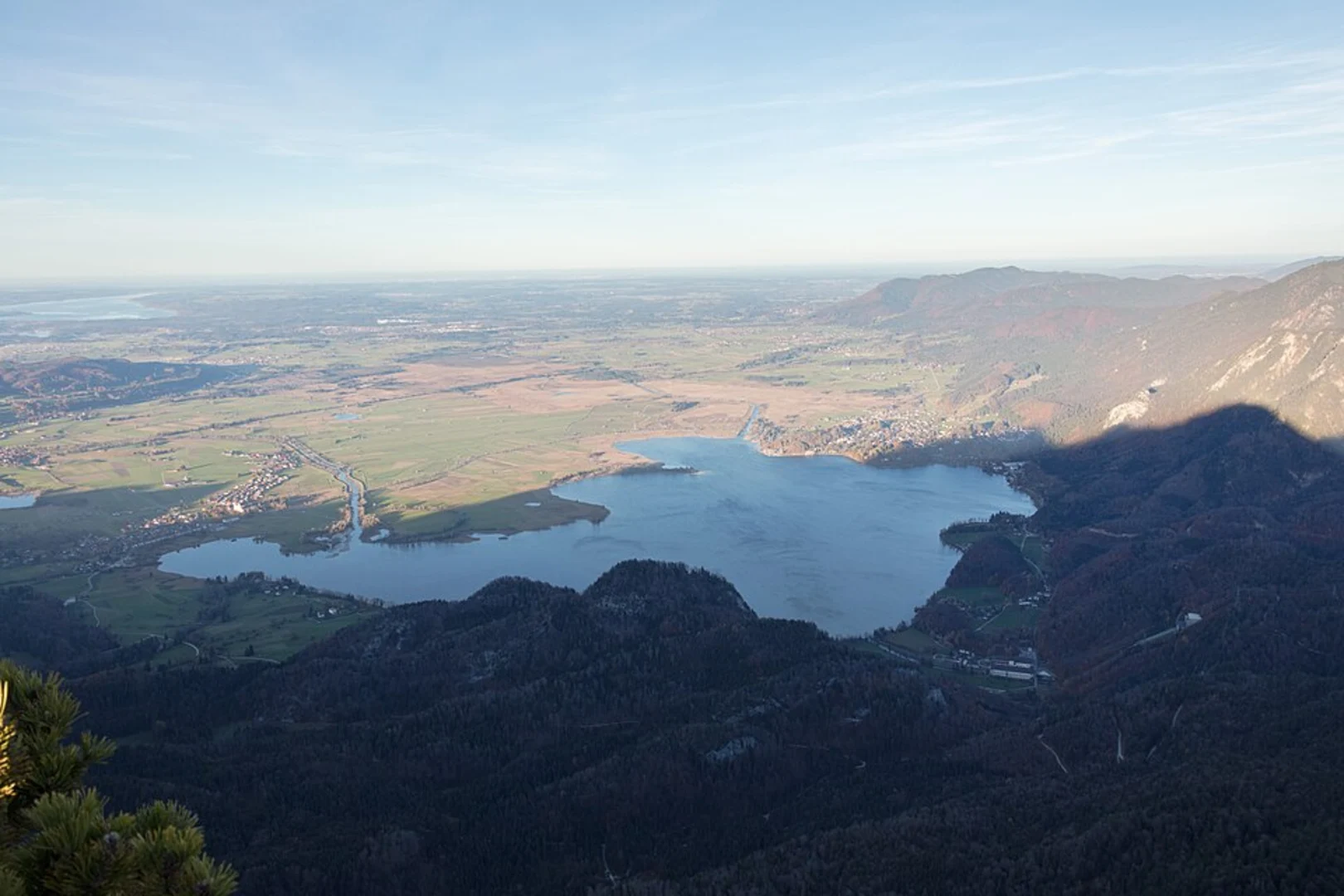An image depicting the trail Kienstein, Gamsköpfl, Somenspitz Peak Loop - Kochel and its surrounding area.