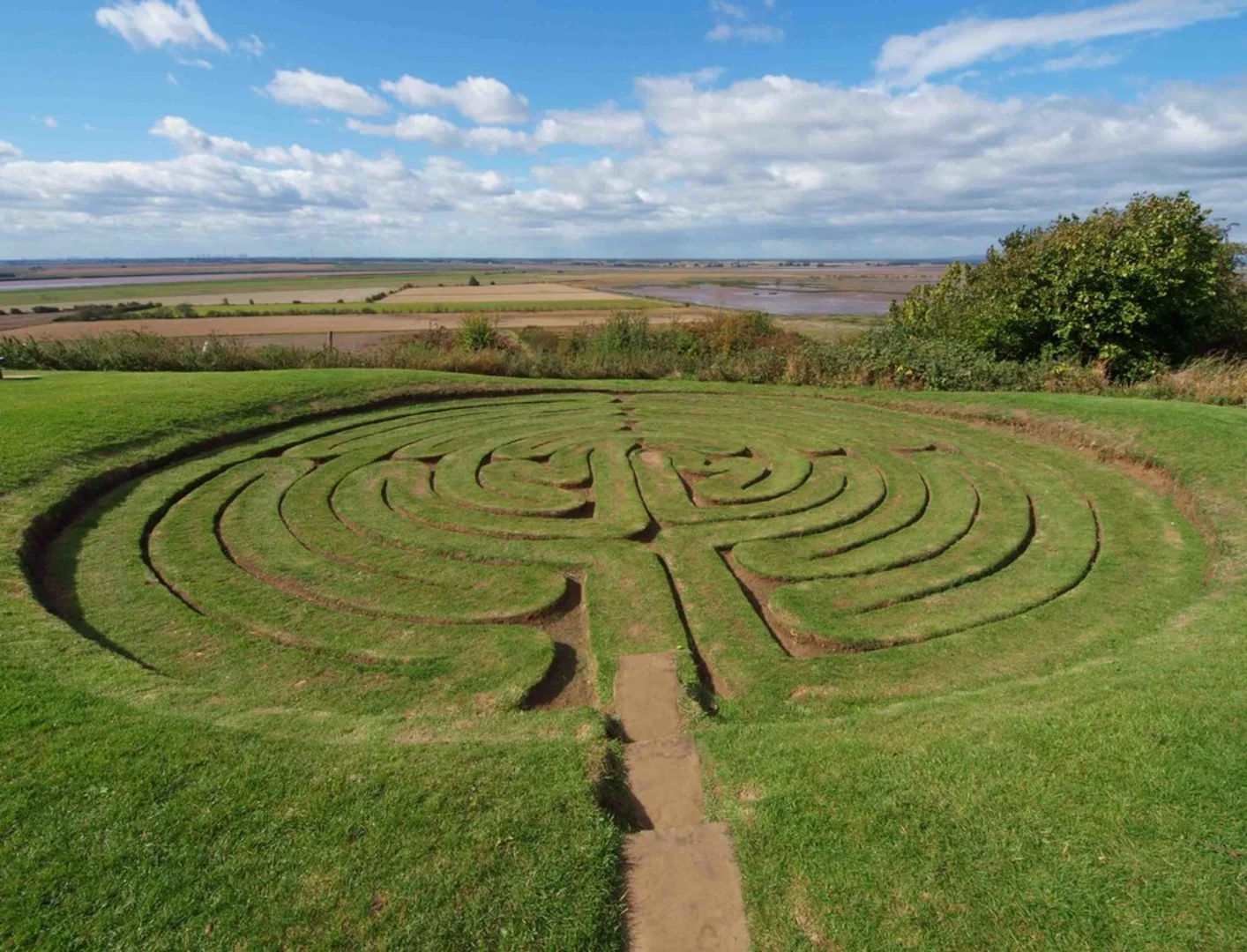 An image depicting the trail Alkborough Flats and Julian's Bower Loop and its surrounding area.