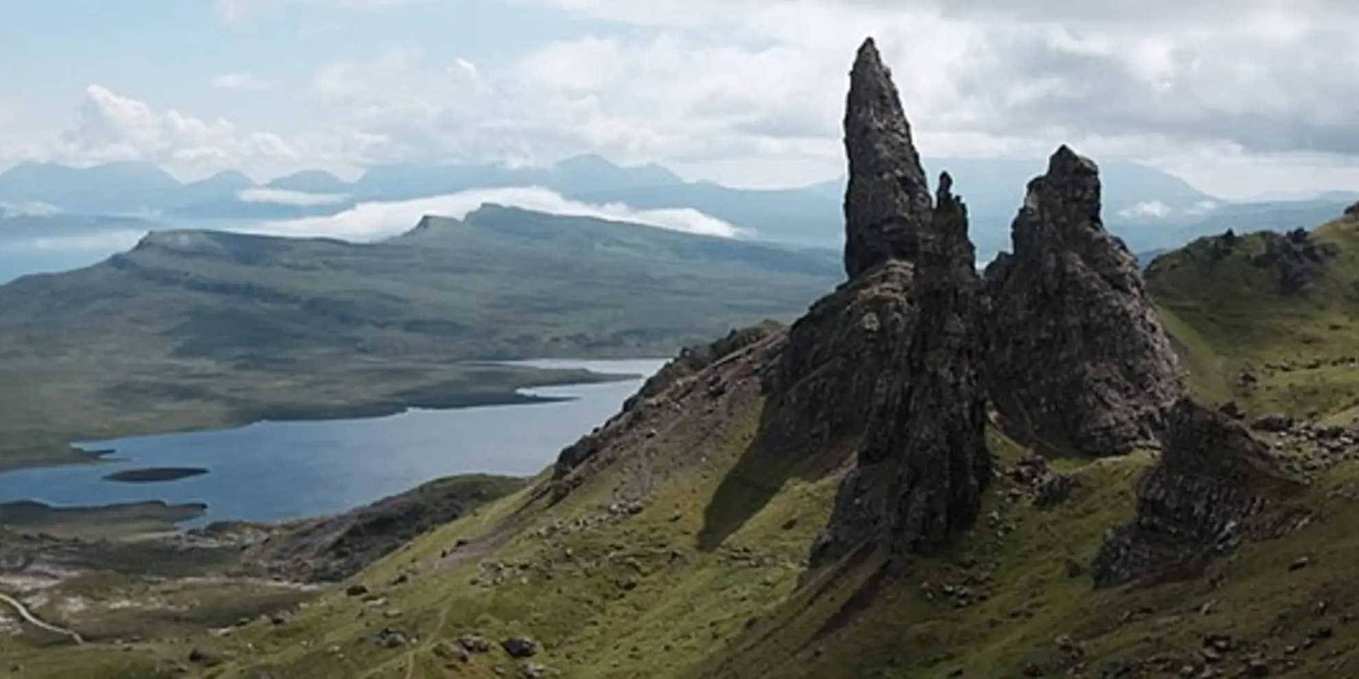 An image depicting the trail The Storr via Bealach Beag and its surrounding area.