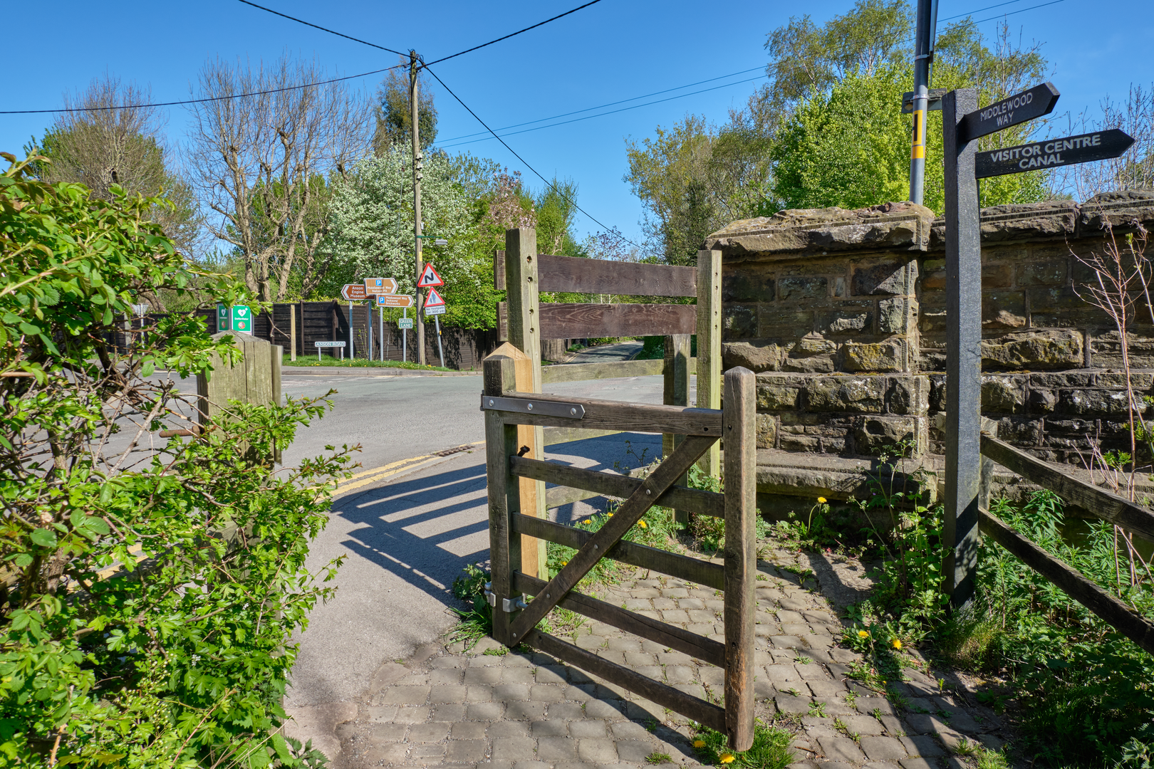 An image depicting the trail Middlewood Way and its surrounding area.