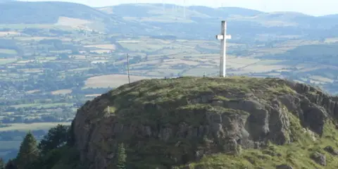 An image depicting the trail Devil's Bit, Kilduff and Cardens Folly and its surrounding area.