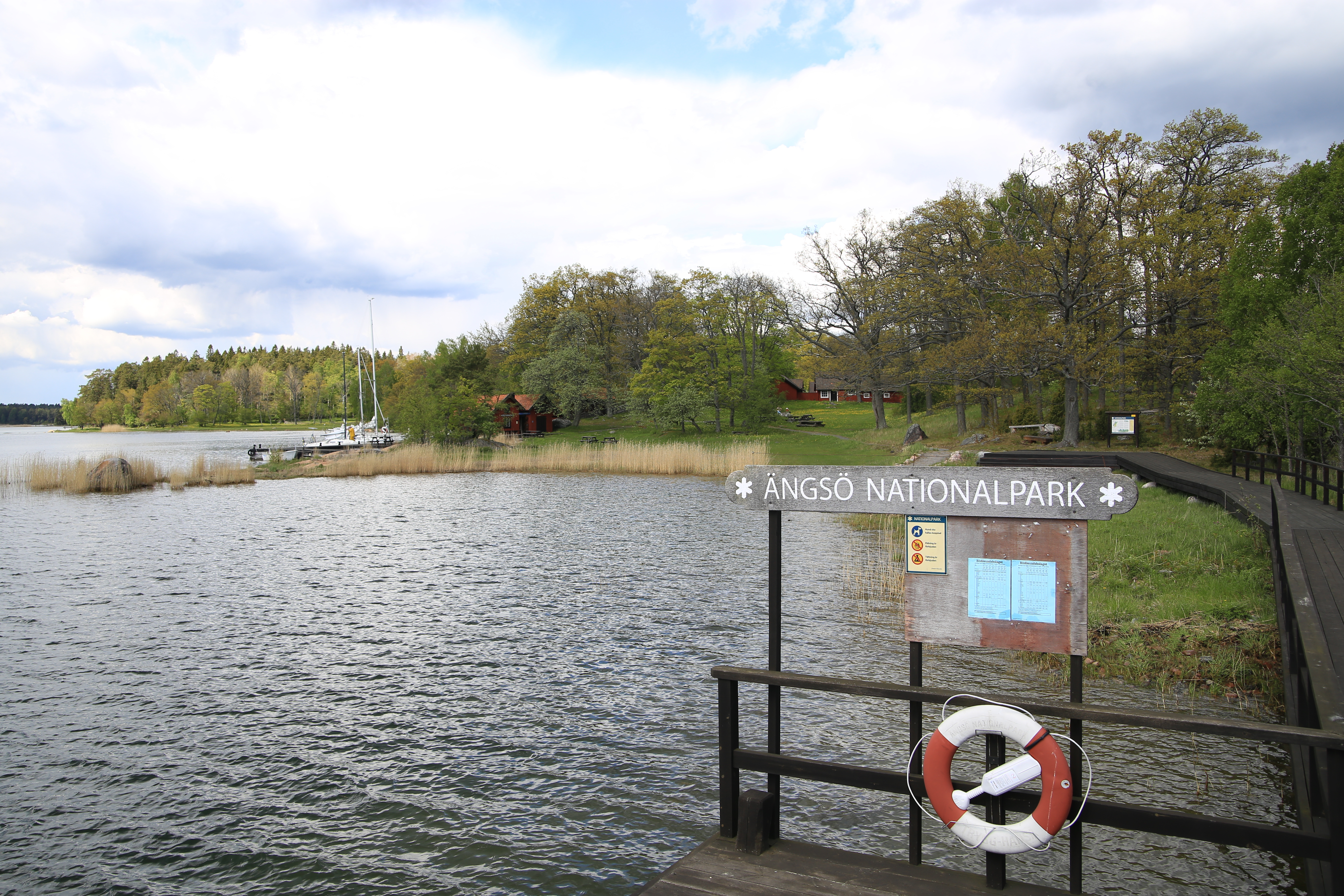 An image depicting the trail Ängsö National Park and its surrounding area.