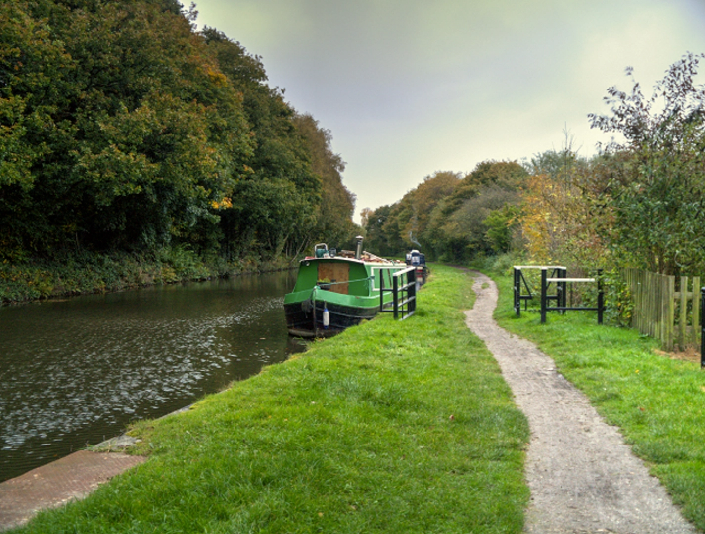 An image depicting the trail Wigan Canal Walk and its surrounding area.