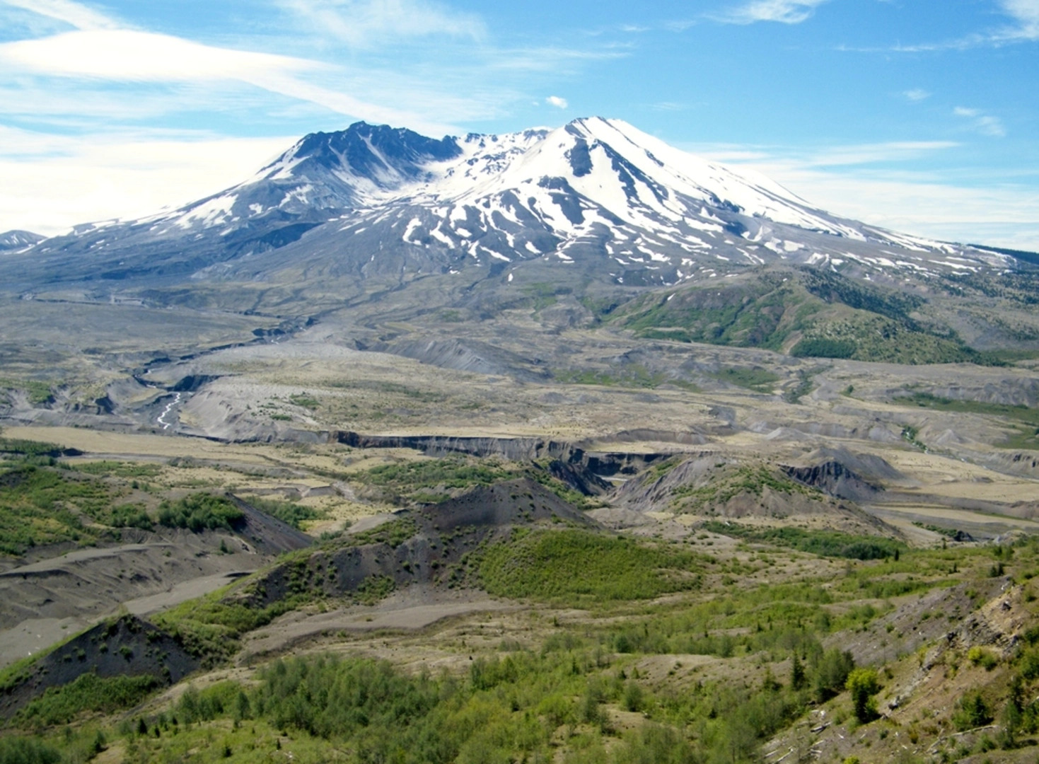 An image depicting the trail Loowit Falls via Windy Trail and its surrounding area.