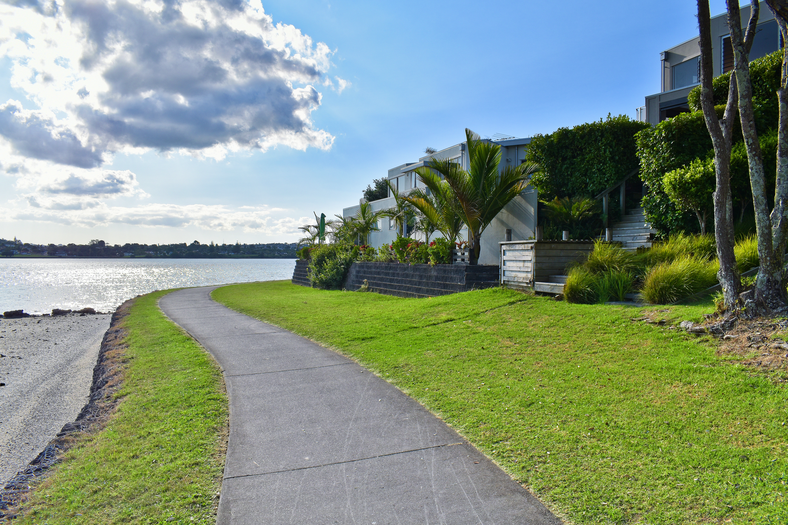 An image depicting the trail Pakuranga Rotary Path and its surrounding area.