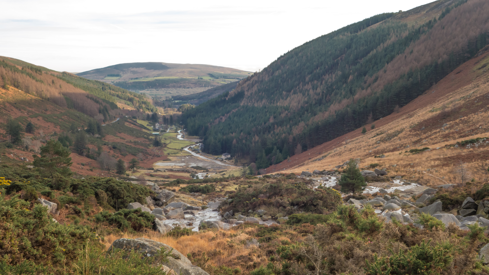 An image depicting the trail Tonelagee from Wicklow Gap and its surrounding area.