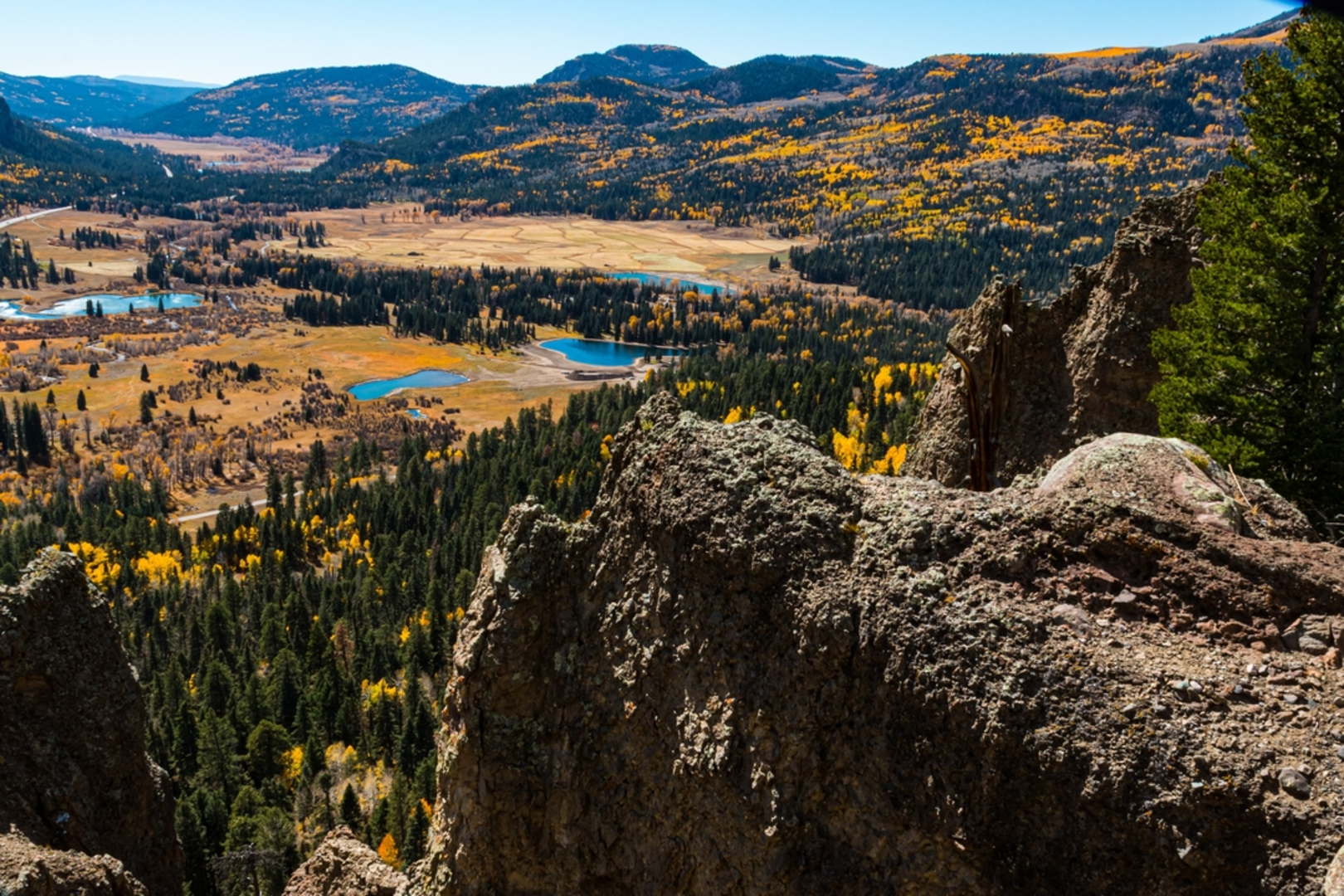 An image depicting the trail Square Top Mountain via South Park Trail and its surrounding area.