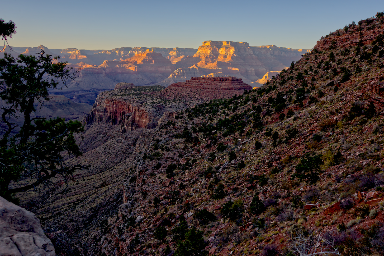 An image depicting the trail Tonto Trail - Grandview To Bright Angel and its surrounding area.